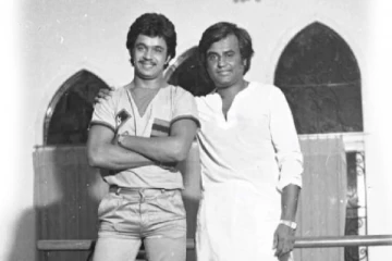 ரஜினியுடன் இருக்கும் இந்த முன்னணி நடிகர் யாரென்று தெரிகிறதா? பலரும் பார்த்திராத புகைப்படம் இதோ..