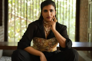 நடிகை ஐஸ்வர்யா ராஜேஷ் ட்ரெண்டி உடையில் அழகிய போட்டோஷூட்