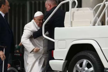 ශුද්ධෝත්තම පාප් වහන්සේ හදිසියේම රෝහල්ගත කෙරේ..!