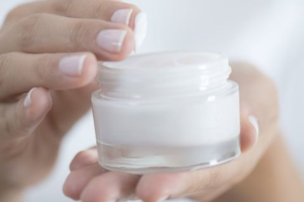சருமத்தை வெண்மையாக்கும் கிரீம்கள் தொடர்பில் எச்சரிக்கை | Whitening Cream Warrning சருமத்தை வெண்மையாக்கும் கிரீம்கள் தொடர்பில் எச்சரிக்கை | Whitening Cream Warrning