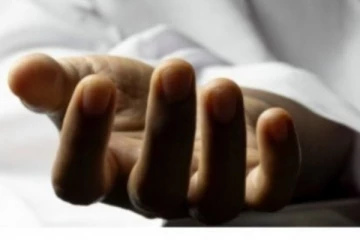 අභිරහස් ලෙස පුද්ගලයෙක් මිය යයි - දෙදෙනෙක් අත්අඩංගුවට..