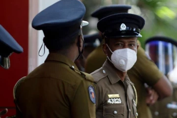 மனைவியை உலக்கையால் தாக்கிய பொலிஸ் கான்ஸ்டபிள்