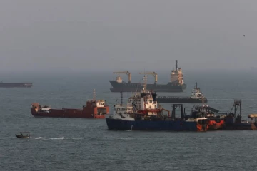 சவூதி அரேபியா கப்பல் மீது ஈரான் தாக்குதல்; மாலுமிகள் இருவர் பலி;கடும் கண்டனம்