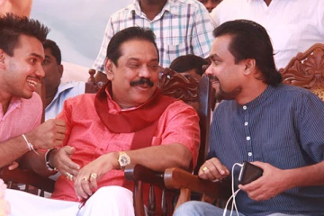 பிரதமருக்கு இந்த நிலையேற்பட அவரை சுற்றியுள்ளவர்களே காரணம் - விமல் வீரவன்ச