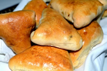 கண்டி, பெரஹராவில் பாவனைக்கு உதவாத 2,000 கறி பணிஸ்கள்