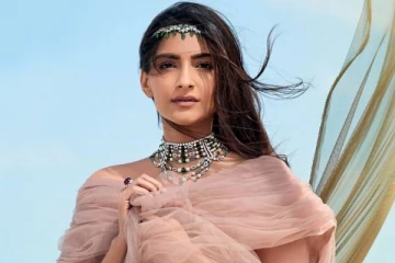 குழந்தை பிறந்த பிறகு உடல் எடையை குறைத்தது எப்படி?- சோனம் கபூர் கொடுத்த டிப்ஸ்