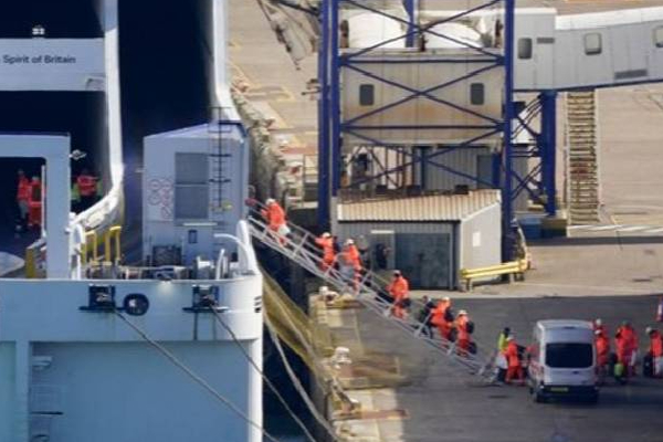 பிரித்தானிய நிறுவனம் ஒன்றின் அதிர்ச்சி முடிவு! சிக்கலில் 800 ஊழியர்களின் வாழ்வாதாரம் | Uk Boat Service Employees Ferries Cancels Stranded