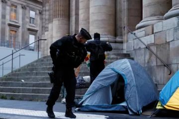 புலம்பெயர்ந்த நபர் செய்த பயங்கர செயல்: பிரான்ஸ் அரசியலில் சர்ச்சை