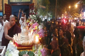 நாடளாவிய ரீதியில் கொண்டாட்டப்படும் வெசாக் பண்டிகை - திரளும் பொதுமக்கள்