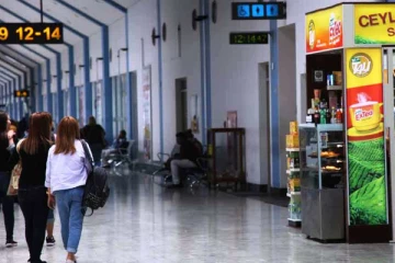 நாட்டுக்குள் வந்தவரை அதே விமானத்தில் திருப்பியனுப்பிய அதிகாரிகள்!