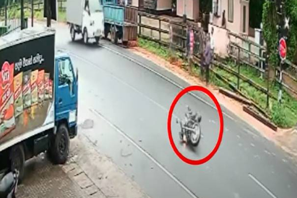 இலங்கையில் சாரதியின் கவனக்குறைவால் இடம்பெற்ற பெரும் விபத்து! | Sri Lanka Today Accident Cctv Photos People Injury