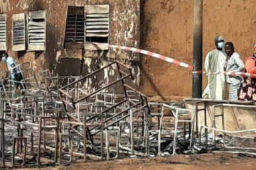 வெளிநாடொன்றில் பாடசாலையில் பயங்கர தீவிபத்து: 20 மாணவர்கள் உடல் கருகி பலியான சோகம்!