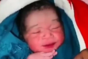 பிறந்த குழந்தையடித்த லூட்டி...மில்லியன் பேரை ரசிக்க வைத்த காட்சி!