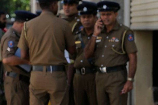 கனடாவிலிருந்து யாழ்பாணத்திற்கு வந்த அக்காவுக்கு தங்கை செய்த மோசமான செயல்! | Sister Came To Jaffna From Canada Cut Hair Fight
