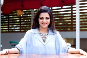 இவருக்கு மட்டும் வயதே ஆகாதா? வெள்ளை நிற புடையில் டிடியின் அசத்தல் காணொளி