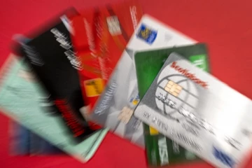 பிறந்த நாள் கொண்டாட்டங்களை தவிர்க்கும் கனடியர்கள்