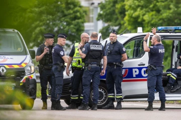 பிரான்ஸில் காவலில் இருந்த கைதி கலாசார சுற்றுப்பயணத்தின் போது தப்பியோட்டம்