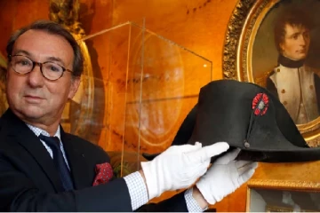 நெப்போலியன் தொப்பி 2.1 மில்லியன் டொலர்களுக்கு ஏலம் !