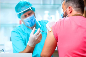 கோவிட் தடுப்பூசிகள் மலட்டுத்தன்மையை ஏற்படுத்துமா? இந்திய சுகாதார அமைச்சகம் பதில்