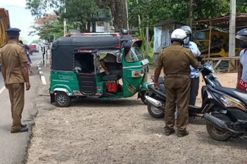 வவுனியா நகரில் வீதியில் பயணித்தவர்களுக்கு பிசீஆர் பரிசோதனை