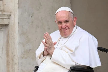 கனடா நோக்கி புறப்பட்டுள்ள பாப்பாண்டவர்