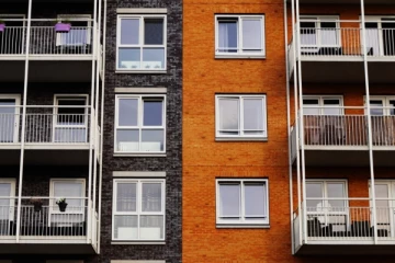 கனடாவில் வீடு ஒன்றை வாடகைக்கு அமர்த்த எவ்வளவு உழைக்க வேண்டும் ?