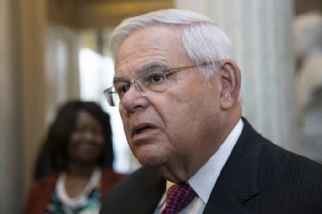 அமெரிக்க செனட் சபை உறுப்பினர் மீது ஊழல் குற்றச்சாட்டு