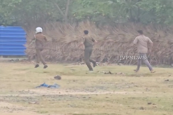 யாழில் துப்பாக்கிச்சூடு ; வாள்வெட்டுக் குழுவின் அடாவடிதனத்தால் கடும் பதற்றம் | Gunfire In Jaffna Sword Gang Sparks Tension