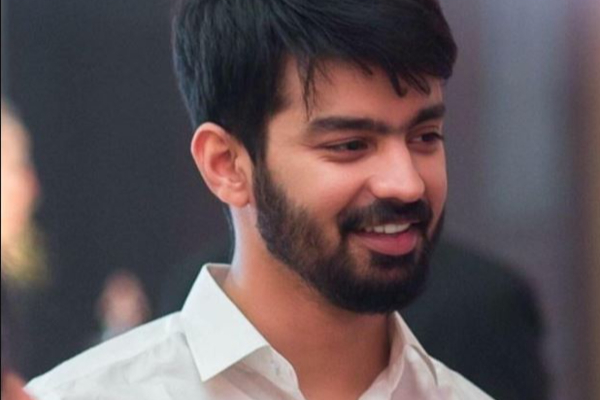 தனது மகனின் கால்களை முத்தமிடும் நடிகர் மகத் - வைரலாகும் புகைப்படம் | Actor Mahat Baby Poto Viral