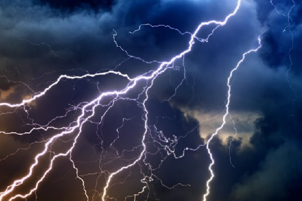 இடி, மின்னலுடன் கூடிய பலத்த மழை; பொதுமக்களுக்கு எச்சரிக்கை | Warning Heavy Rain With Thunder And Lightning