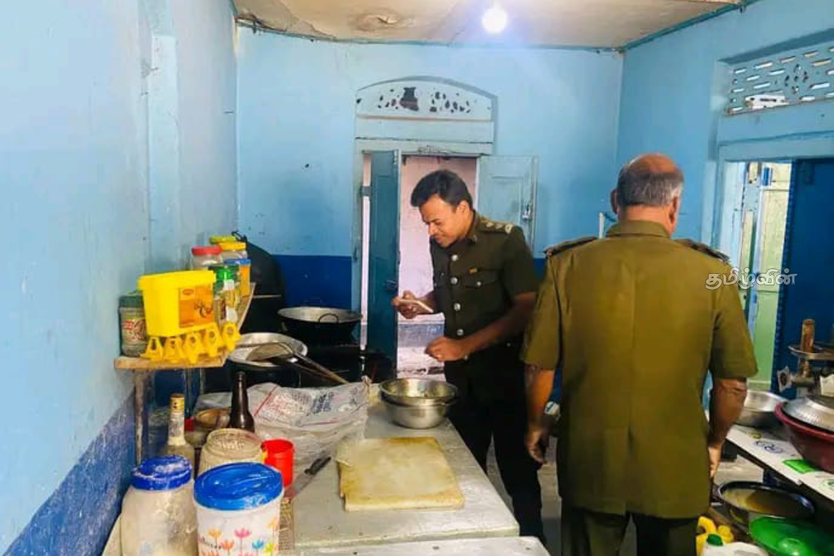 நுகர்வுக்கு பொருத்தமில்லாத மீன் விற்பனை.. பொதுமக்கள் கடும் அதிருப்தி | Public Outrage Over Sale Fish Unfit Consumption நுகர்வுக்கு பொருத்தமில்லாத மீன் விற்பனை.. பொதுமக்கள் கடும் அதிருப்தி | Public Outrage Over Sale Fish Unfit Consumption
