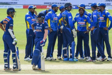 இலங்கை-இந்தியா இடையேயான 3வது ஒரு நாள் போட்டி பாதியில் நிறுத்தம்!