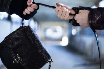 யாழில்  அதிகாலையில் தொடர் வழிப்பறி கொள்ளை; சிக்கிய நபர்; மற்றுமொருவருக்கு வலைவீச்சு