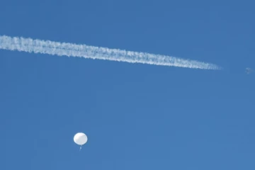 ருமேனியா வான் பரப்பிலும் பறந்த மர்ம பலூன் - செய்திகளின் தொகுப்பு