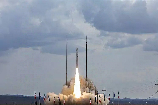 பதற்றங்களுக்கு மத்தியில் செயற்கைக்கோளை ஏவியது ஈரான் | Iran Launches Satellite Amid Heightened Tensions