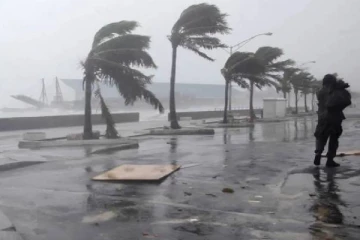 தென்கொரியாவில் ஹின்ன்ம்னோர் சூறாவளி புயலின் கோரத்தாண்டவம்