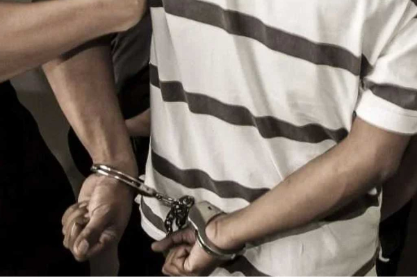 தங்குமிட விடுதியில் போதைப்பொருளுடன் சிக்கிய இ.போ.ச பேருந்து சாரதி | Bus Driver Caught With Drugs At Lodging House தங்குமிட விடுதியில் போதைப்பொருளுடன் சிக்கிய இ.போ.ச பேருந்து சாரதி | Bus Driver Caught With Drugs At Lodging House