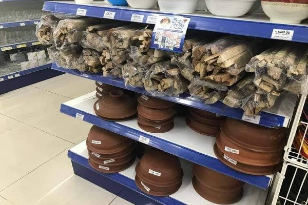 கொழும்பில் உள்ள பிரபல சூப்பர் மார்க்கெட்டில் விற்கப்படும் விறகுகள்! | Colombo Super Market Firewood Sales