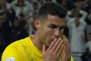 வெறும் மூன்று கெஜம் தொலைவு... வாய்ப்பை தவறவிட்ட ரொனால்டோ: கொந்தளித்த ரசிகர்கள்