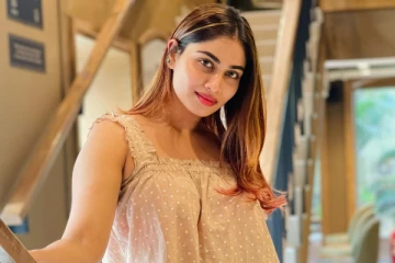 கையில் மாலையுடன் ஷிவானி நாராயணன்.. என்ன விசேஷம் தெரியுமா?