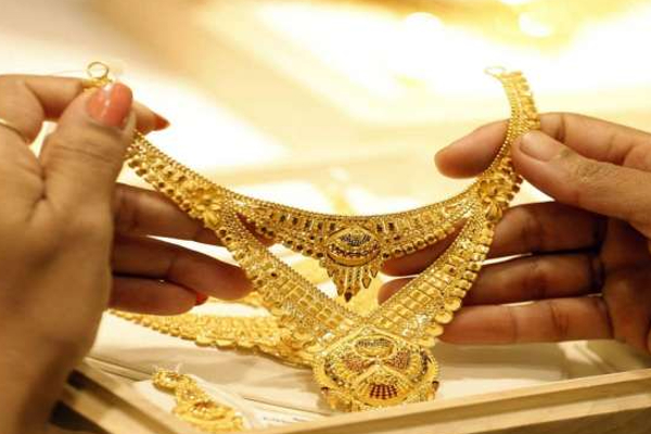 வாங்கலாமா வேணாமா! மக்களை குழப்பும் தங்கத்தின் விலை! | Buy It Or Not The Price Of Gold Confuses People
