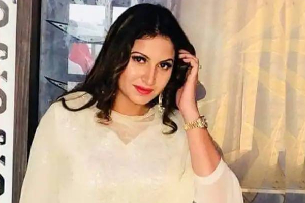 பிக்பாஸ் புகழ் நடிகை திடீரென மரணம்- அதிர்ச்சியில் உறைந்த திரையுலகம் | Bigg Boss Contestant Sonali Phogat Dies