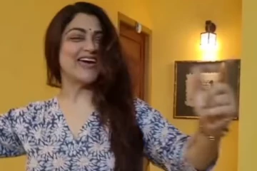 52 வயதில் இப்படி ஒரு டான்ஸ்.. குஷ்புவின் வீடியோ பார்த்து அசந்த ரசிகர்கள்