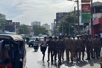 கொழும்பில் ஒன்றுகூடிய பல்கலைக்கழக மாணவர்களின் பேரணியை கலைக்க பொலிஸார் முயற்சி (Photos)