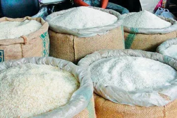 සහල් මිල රුපියල් 400 දක්වා ඉහළට - පාරිභෝගිකයින්ට අසාධාරණයක් සිදුවී ඇති බවට චෝදනා - කන්න තියෙන බත් පතටත් ලෙඩක්