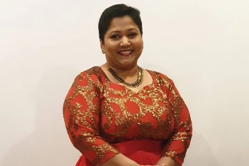 கருணாஸ் மனைவியா இது? இளம் வயதில் எப்படி இருந்திருக்கார் பாருங்க