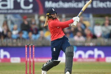 கடைசி ஓவரில் 26 ஓட்டங்கள் விளாசல்! அடித்து நொறுக்கிய வீராங்கனையின் வீடியோ