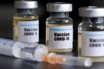 இனப்படுகொலையுடன் கொரோனா தடுப்பூசியை ஒப்பிட்ட பிரித்தானிய எம்.பி பணியிடை நீக்கம்!