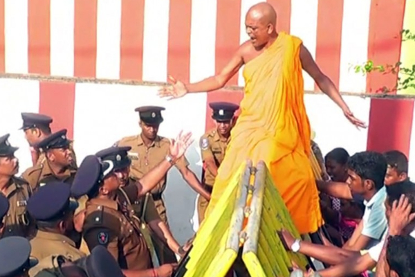 அம்பிட்டிய சுமனரத்ன தேரர் உள்ளிட்ட நால்வருக்கு பிணையில் செல்ல அனுமதி : நீதிமன்ற உத்தரவு! | Ampitiya Sumanarathana Thera Released On Bail