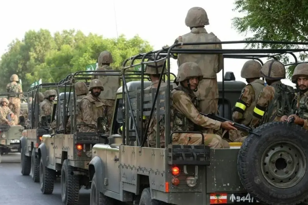 பாகிஸ்தானில் சுட்டுகொல்லப்பட்ட தலிபான் அமைப்பினர் | Pakistan Army Eliminates 13 Militants